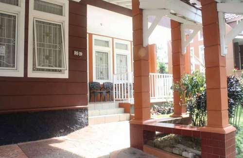 Cipanas Resort | 360 m² Resort ∙ 5 bedrooms ∙ 10 guests