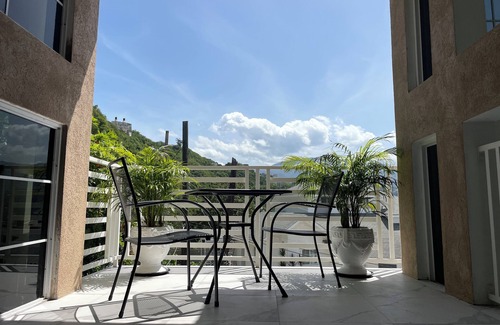 Saint Andrew Apartment | 360 Rokview Suites