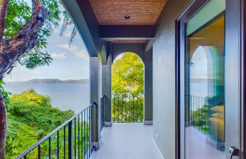 Playa Flamingo Apartment | 360 Splendor 301-Ocean View Condo-Breakfast Included!