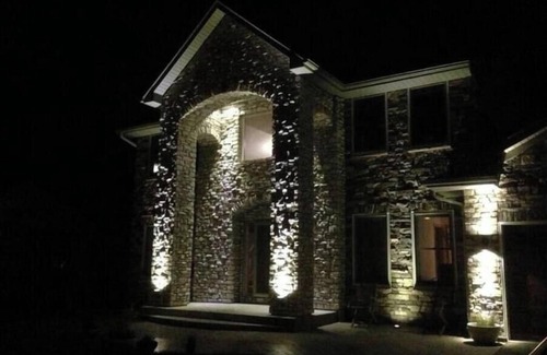 Champlin House | 3600 sq ft Home with 1 King, 3 Queens, 2 full beds in a safe, quiet neighborhood