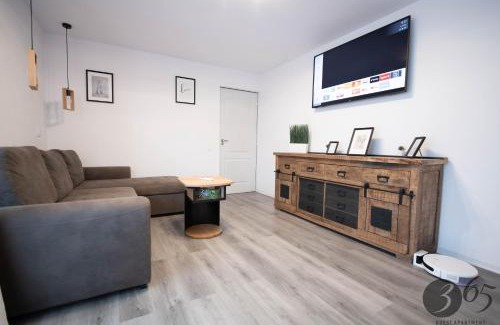 Hunedoara Apartment | 365 Guest Apartment