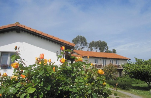 Meruelo Apartment | 36m2 studio with kitchenette, balcony, garden between Bilbao and Santander