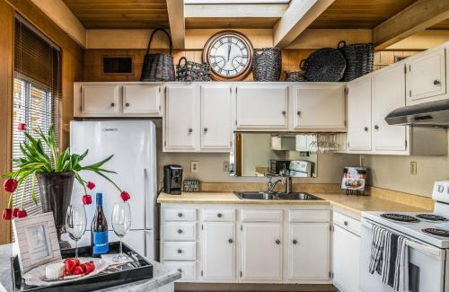 Northwest Carmel Apartment | 3797 Pine Place apts