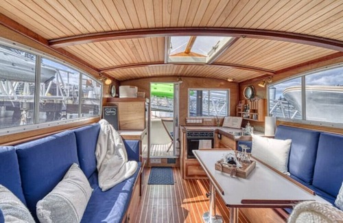 Gig Harbor Boat Rental | 38' Yacht equipped with luxury and kayaks!nn