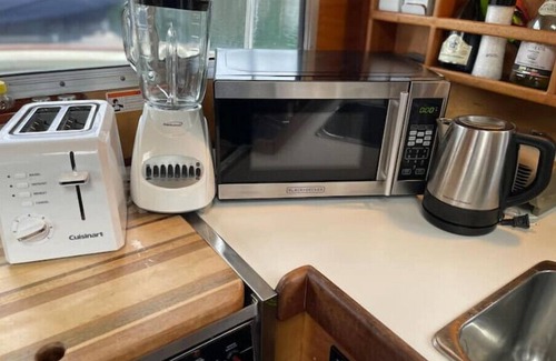 Gig Harbor Boat Rental | 38' Yacht equipped with luxury and kayaks!nn