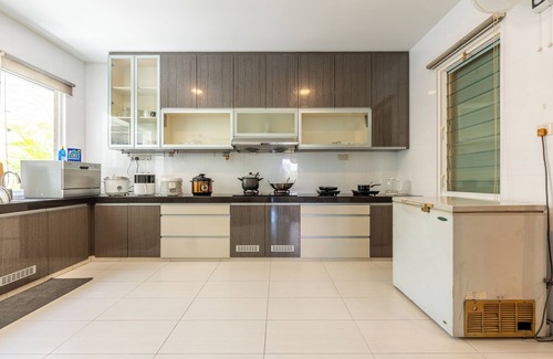 Kampung Haji Abdullah Hukum Villa | 38Pax Flame of the Forest Retreat Villa KL by Verano