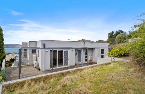 Sandy Bay Bed & Breakfast | 395 m² Bed and breakfast ∙ 5 bedrooms ∙ 12 guests