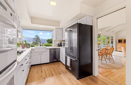 Hatton Fields House | 3971 La Sieste - Beautiful Garden, Mountain Views