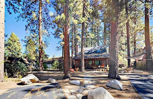 South Lake Tahoe House | 3988 Manzanita Avenue cabin