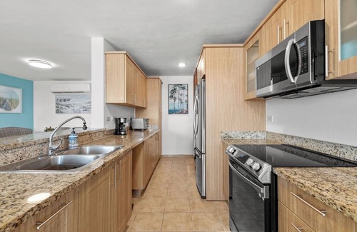 Sardinera Apartment | 3b2b Apt w Marina View +3 Pools