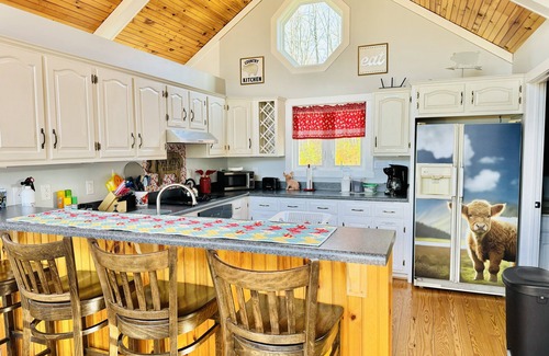 Goode Other | 3bd/2 ba Farm-Relax & Disconnect w/Scottish Highland Cows