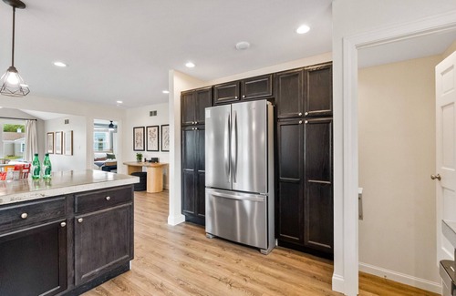Elkhart House | 3BD/2 Modern Home: 5m DT Elkhart |30m to ND +BBQ