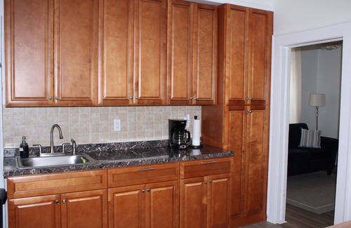 Wallington Apartment | 3BD, Fast Wifi near NYC, American Dream & MetLife! Free coffee & Snacks