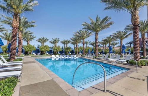 Las Vegas Condo | 3BD/Vegas - Full Kitchen, Washer/Dryer, and Private Living Room!