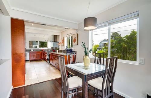 Seattle Metro Area House | 3bd w/Lake Views and Chef's Kitchen