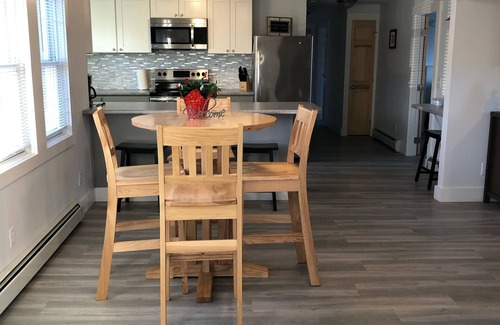 Farmington Apartment | 3bed -1 bathApartment in town mins to UMF or Hospital