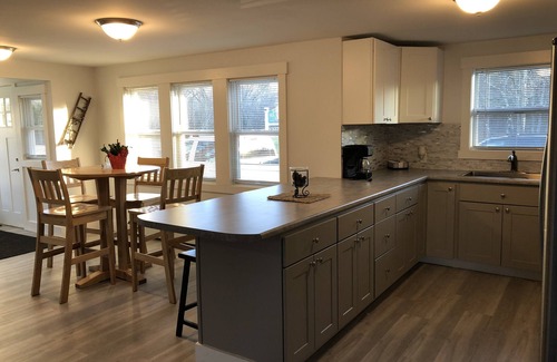 Farmington Apartment | 3bed -1 bathApartment in town mins to UMF or Hospital