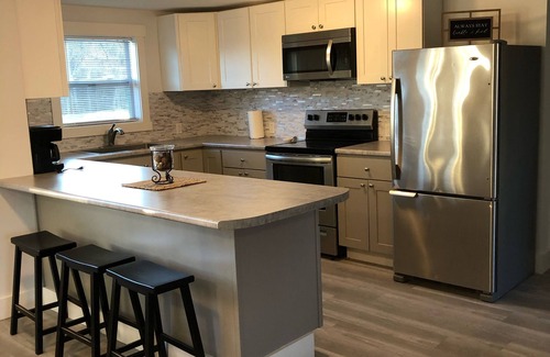 Farmington Apartment | 3bed -1 bathApartment in town mins to UMF or Hospital