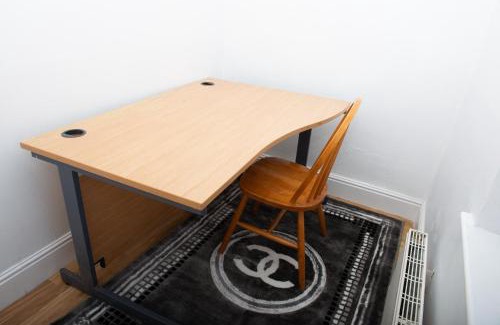 Low Moor Apartment | 3bed Contractor, Wifi,2 Free parking space