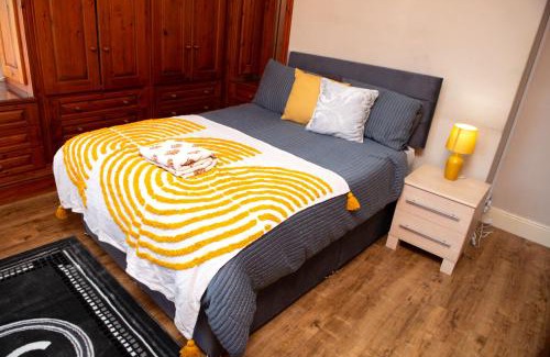 Low Moor Apartment | 3bed Contractor, Wifi,2 Free parking space