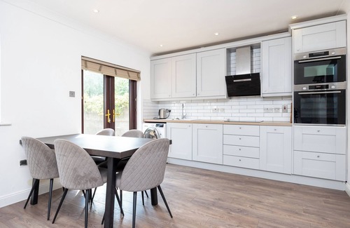 Rathmines House | 3Bed W/Backyard 10min to Milltown Tram & Bus Stops