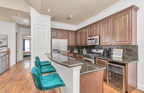 Woodlake - Briar Meadow House | 3Bedroom 3Bath Lavish Townhome In The Galleria Area With Private Pool