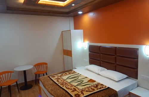 Taradevi Bed & Breakfast | 3BHK Premium Apartment with parking in Shimla - Aagaman Woods