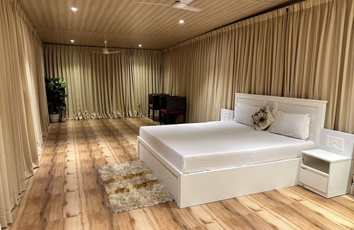 Karjat Other | 3BHK Private Riverside Villa with Glass Room in Karjat