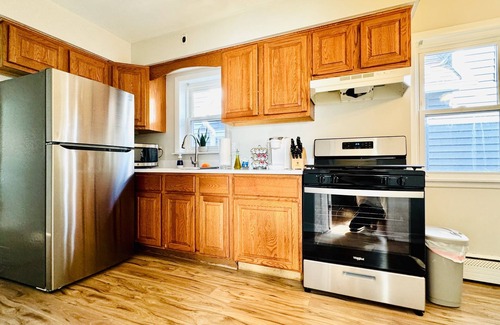 Forest Park Apartment | 3BR/1ba apt; fully furnished and equipped; in Forest Park