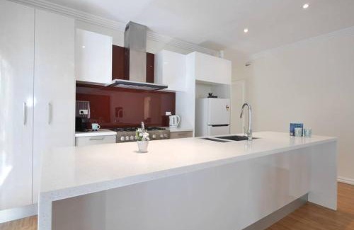 Athelstone House | 3br 2 Bth No Stairs Aircon Big Athelstone Home