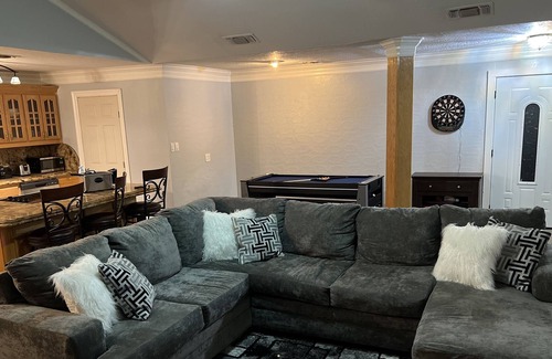 Elmo House | 3br/2ba KING SUITE mins. from BOATING/FOOD/FUN/HOSP.