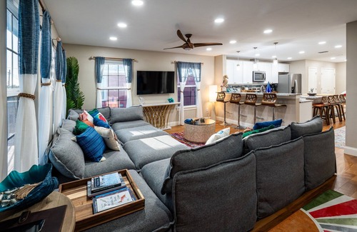 Rockport House | 3BR/2BA Outdoor Kitchen, TV & Entertaining Spaces