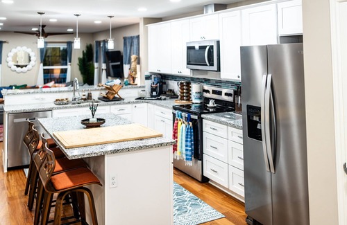 Rockport House | 3BR/2BA Outdoor Kitchen, TV & Entertaining Spaces