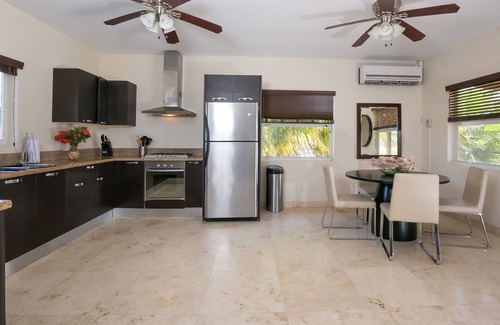 Palm Beach Villa | 3BR/2BA VILLA PRIVATE POOL, 2 MIN Drive to Eagle Beach, DOWNTOWN, PALM BEACH