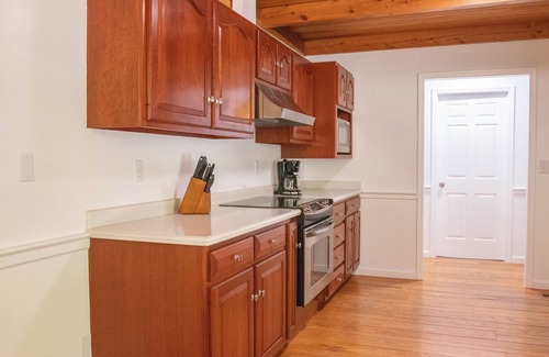 Farmers House | 3BR 3 Bath home with hot tub eight minutes from Cave Run Lake