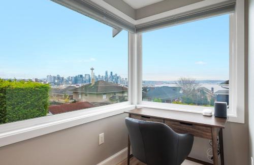 Lower Queen Anne House | 3BR 3BA Kerry Park Retreat in Queen Anne