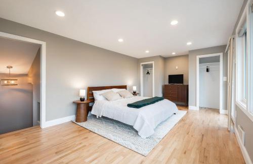 Lower Queen Anne House | 3BR 3BA Kerry Park Retreat in Queen Anne