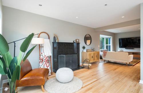 Lower Queen Anne House | 3BR 3BA Kerry Park Retreat in Queen Anne