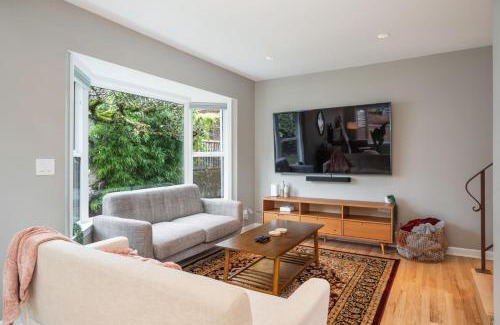 Lower Queen Anne House | 3BR 3BA Kerry Park Retreat in Queen Anne