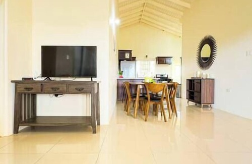 Falmouth Bed & Breakfast | 3BR/3BA*Paradise*Beach*BBQ*Gym*Pool*Free Breakfast