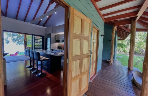 Maharepa Villa | 3BR 3BA private beach Villa w/kayaks +1-acre-tropical garden