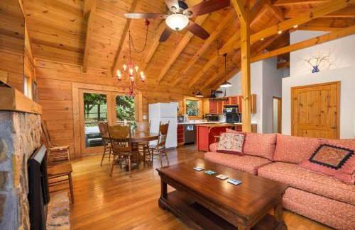 Unicoi County Apartment | 3BR cabin near Nolichucky River in Erwin Single Family Home