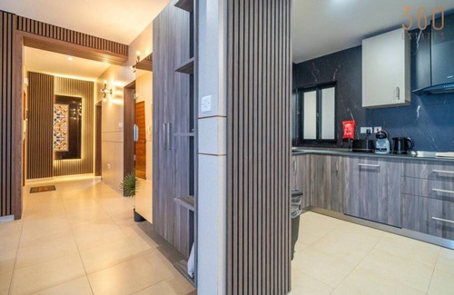 Fgura Apartment | 3BR Designer Stay with Outdoor Space, WIFI & AC !