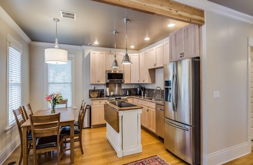 University Park House | 3BR Historic Home.Walk to CSU and Old Town.Group Getaway Spot!