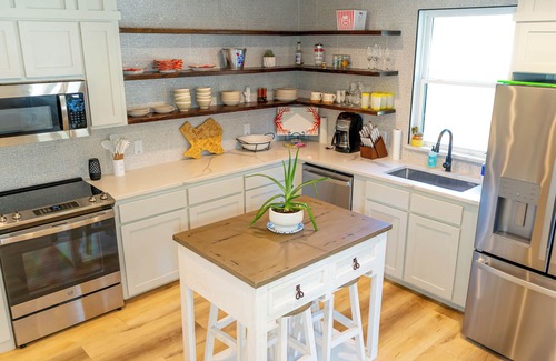 Saint Jo House | 3BR in Saint Jo, Near Wineries & Square