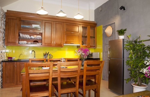 Truc Bach House | 3BR Lakeside & Spacious Modern Fully-furnitured House, steps to Old Quarter