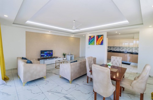 Mombasa Apartment | 3br Luxurious apt facing beach and central to all amenities/entertainment!