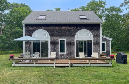 Chilmark House | 3BR on 4 acres with yard games, private beach access to Black Point Beach