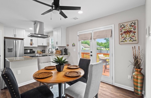 Mableton House | 3BR Ranch with King Bed, Fenced Yard, and Fast WiFi - Extended Stays Welcome!