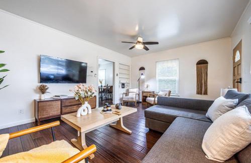 Pico Apartment | 3BR Santa Monica Home, Ideal for Groups!